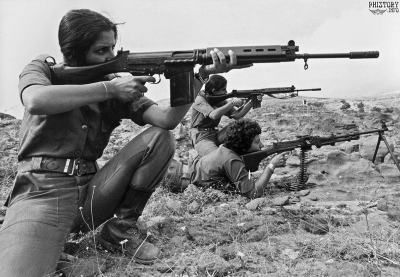 Бойцы Катаиб на учениях