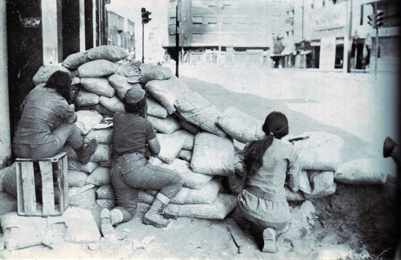 Девушки на блокпосту в Бейруте